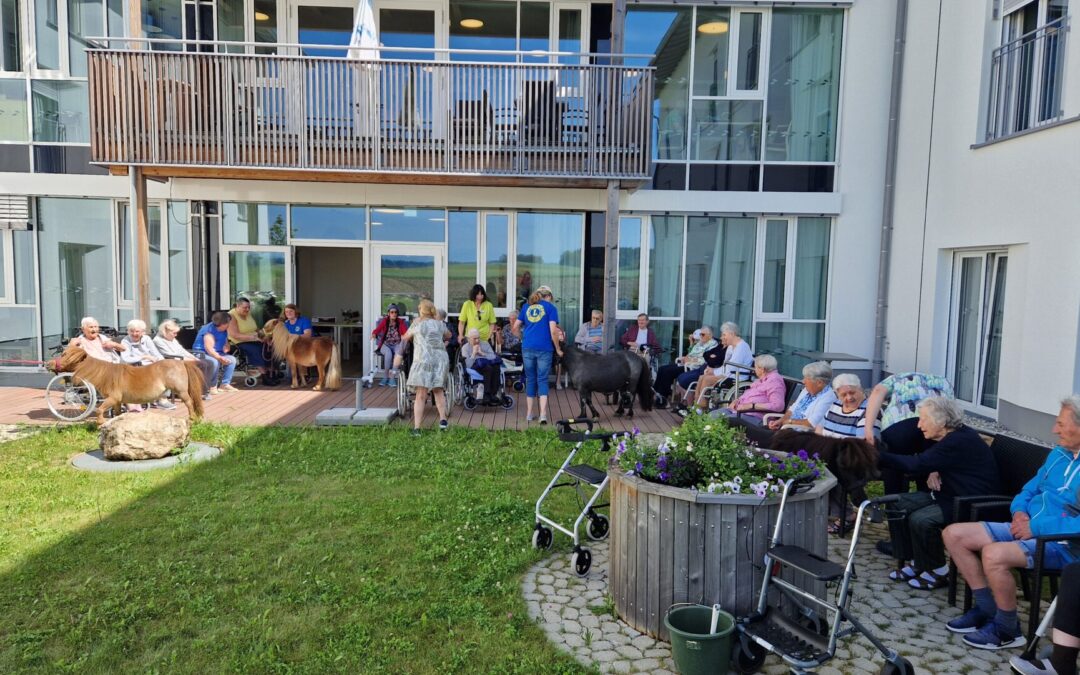 Ponybesuch im Kreisaltenheim Palling