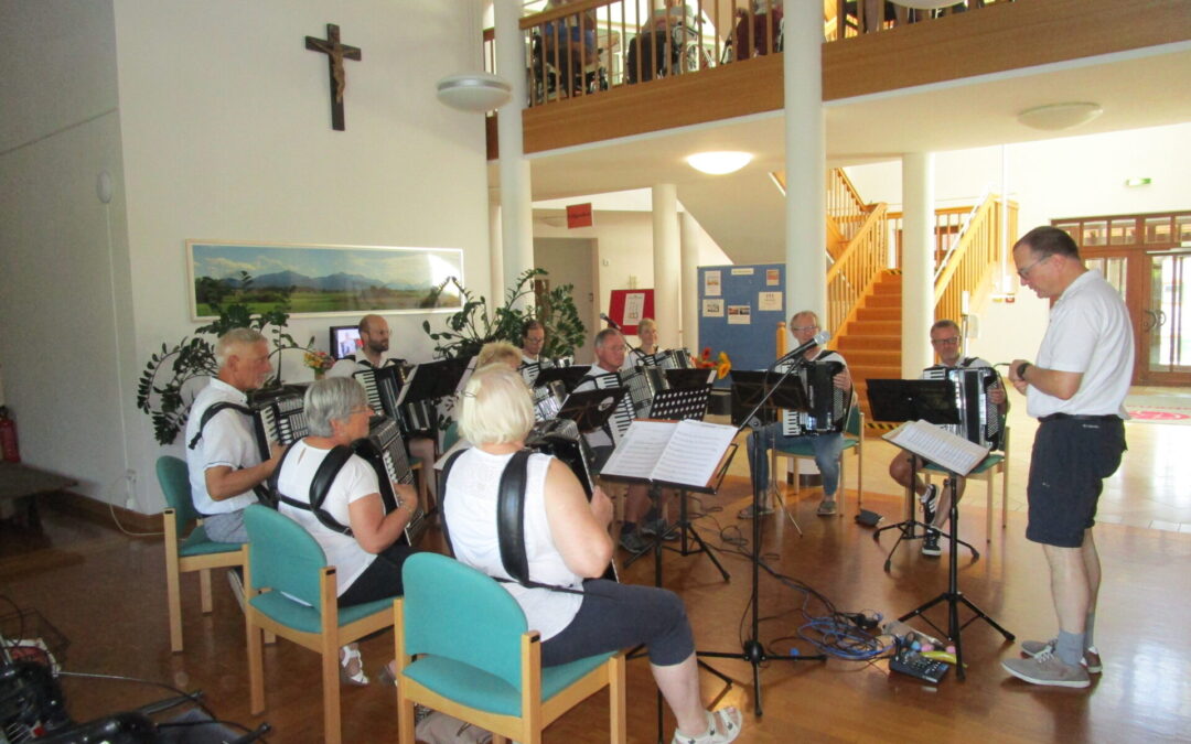 Akkordeonkonzert im Kreisaltenheim Grabenstätt